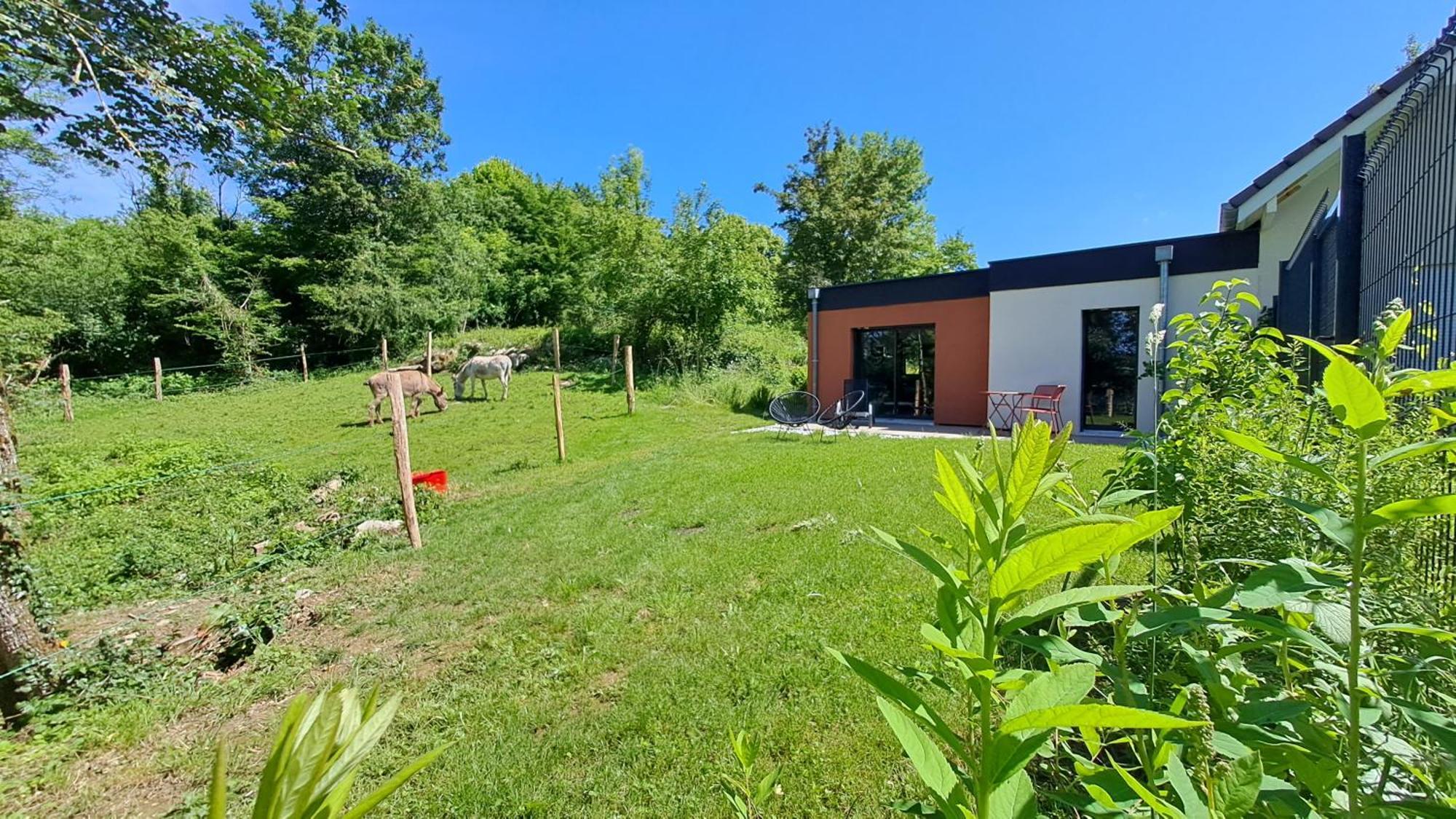 Logement Neuf A 2 Pas Du Lac La Bridoire المظهر الخارجي الصورة